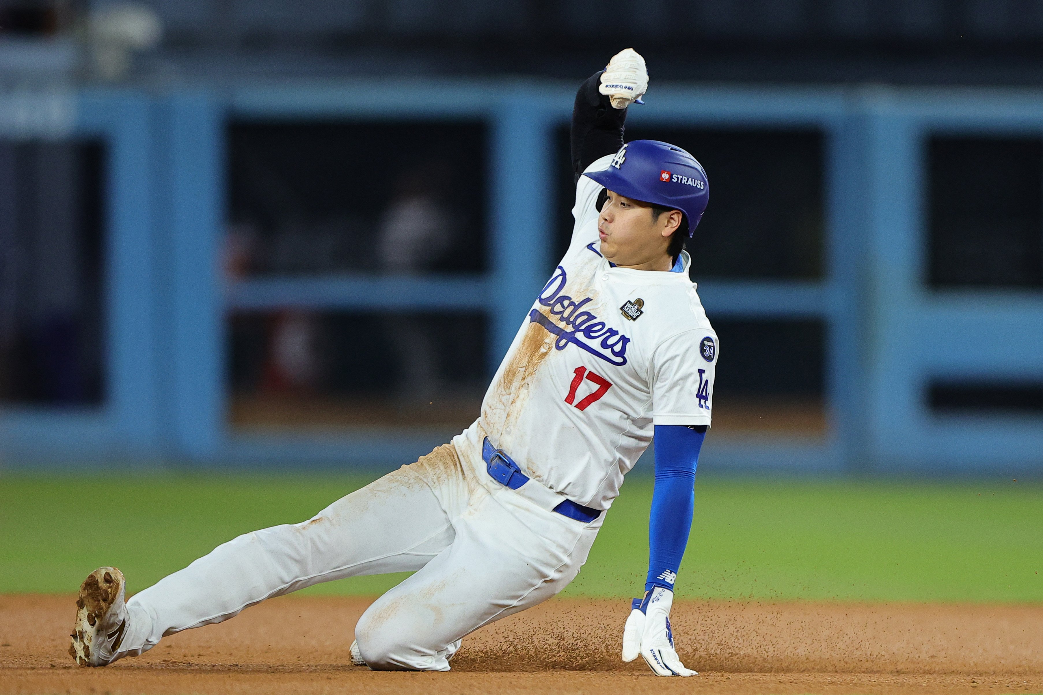 TWO-AND-OH: Ohtani hurts shoulder in Dodgers’ 4-2 victory