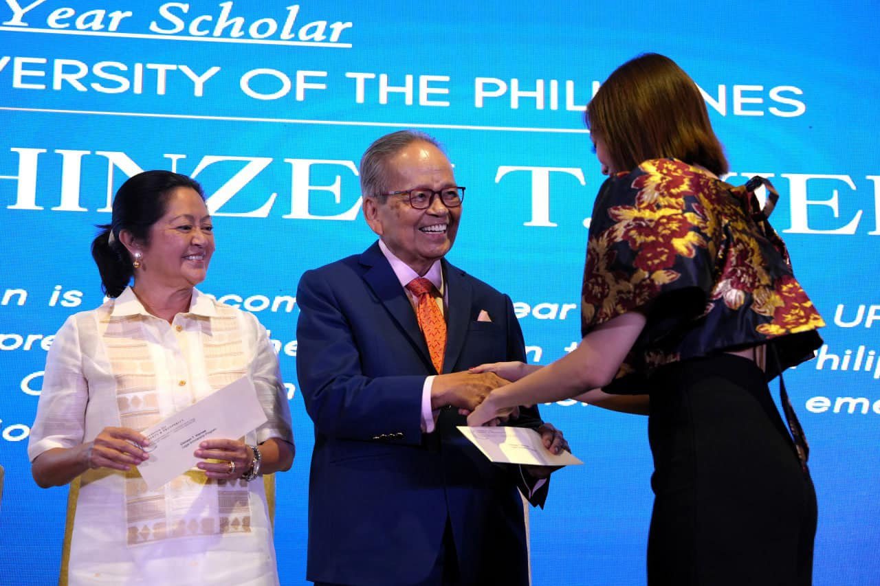 TYKFI, FLP give 20 law students 
P200K each 