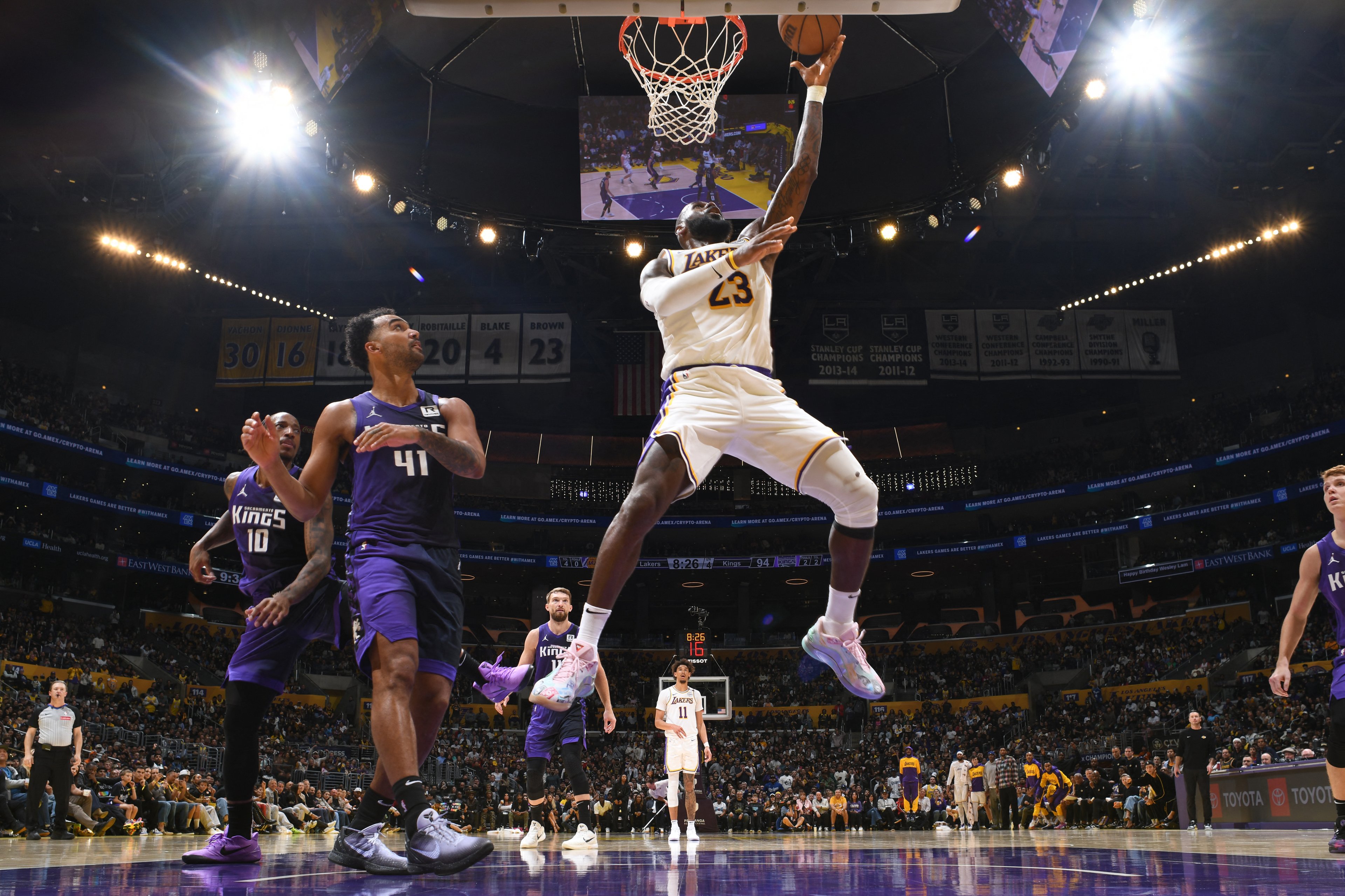 DEADLY DUO: James, Davis lift Lakers past Kings