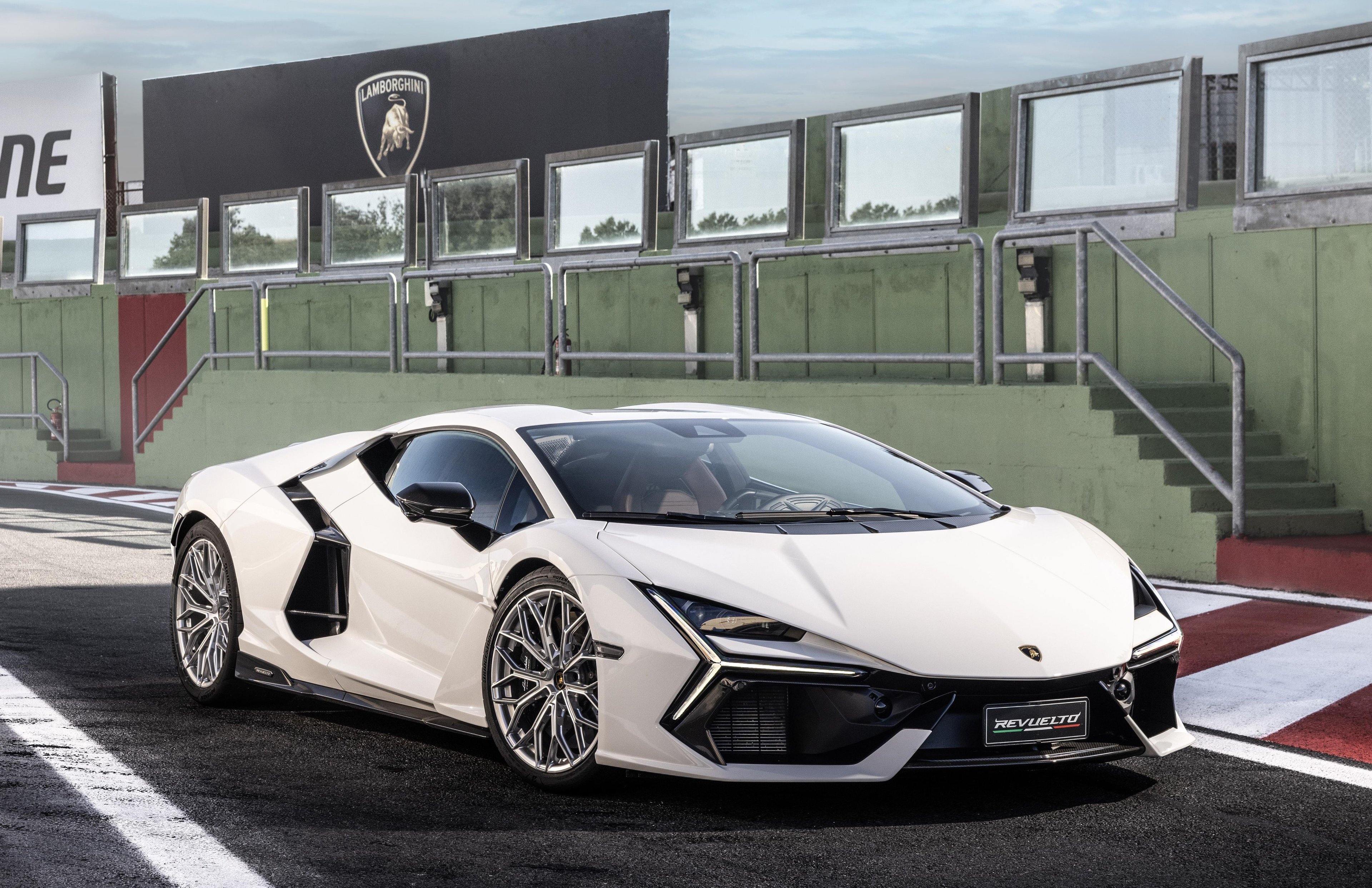 The most powerful Lamborghini ever: Revuelto unleashes an astonishing 1015 Horsepower