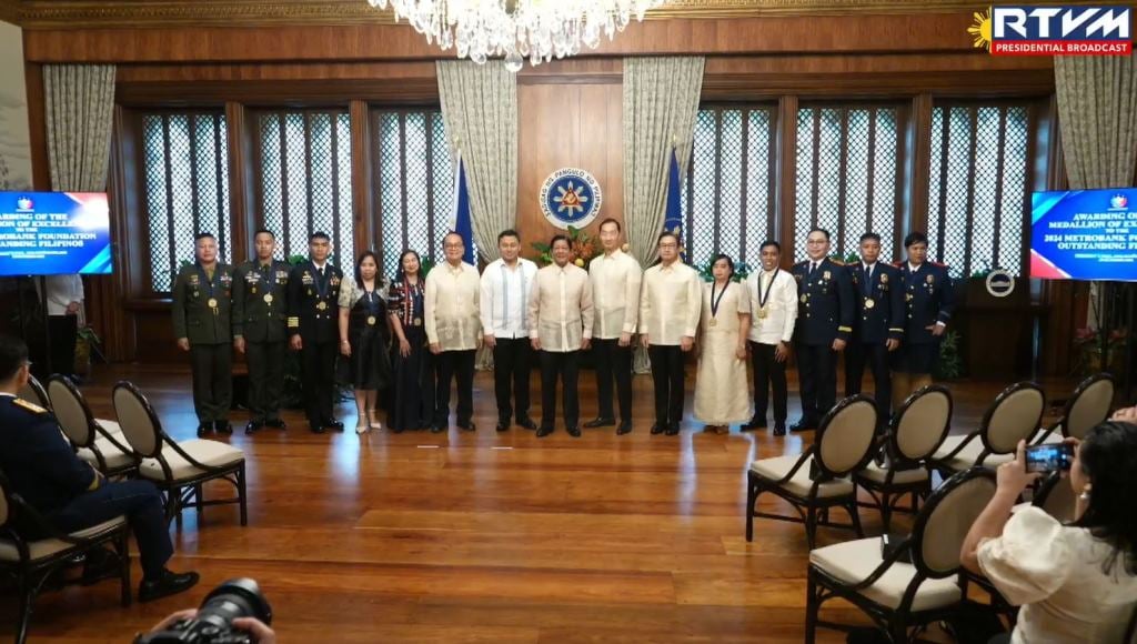 Marcos to Metrobank awardees: Be catalysts for change 