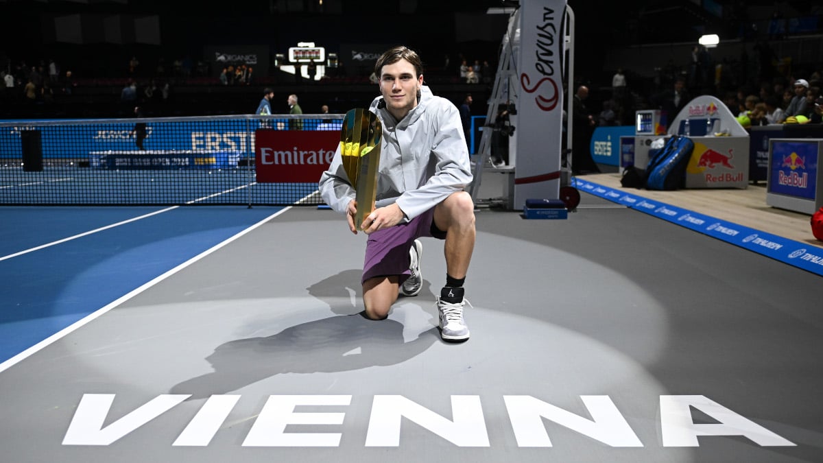 Draper bags first ATP 500 trophy