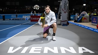 Draper bags first ATP 500 trophy