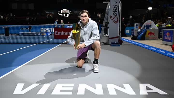 Draper bags first ATP 500 trophy