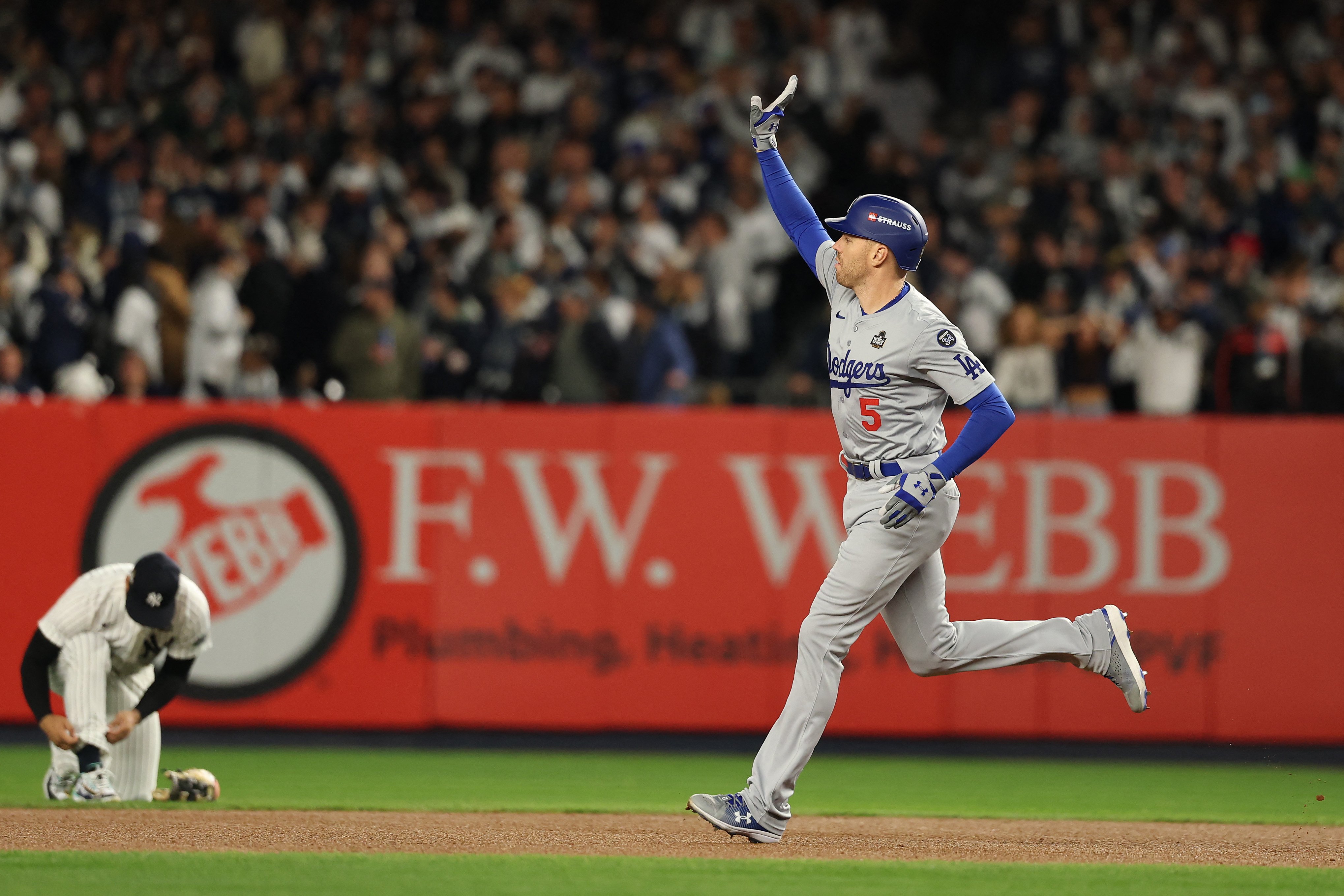 GLORY BECKONS: Freeman homer puts Dodgers on brink
