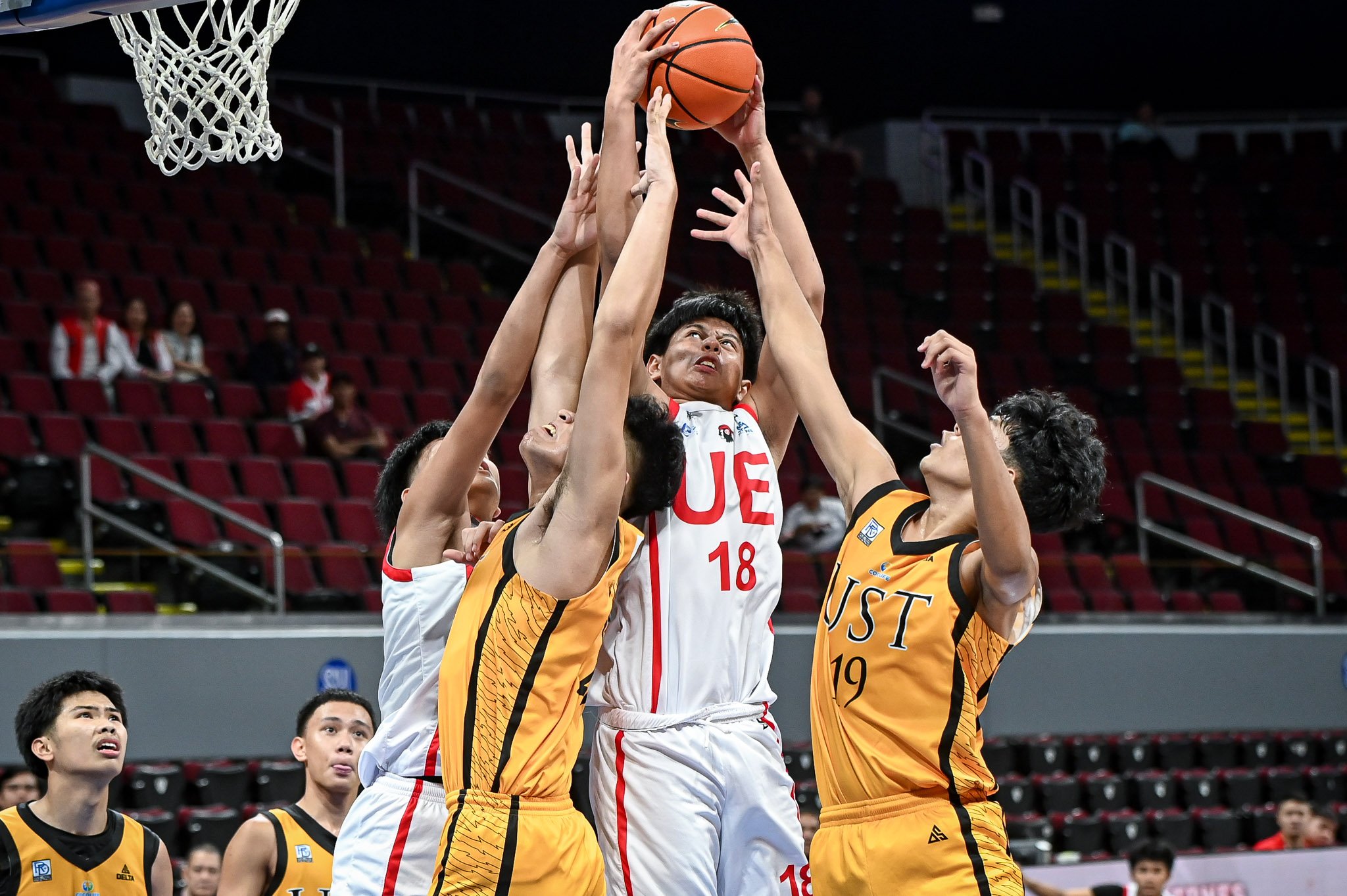 UE shows no rust, escapes UST