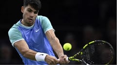 Alcaraz breezes through Paris opener