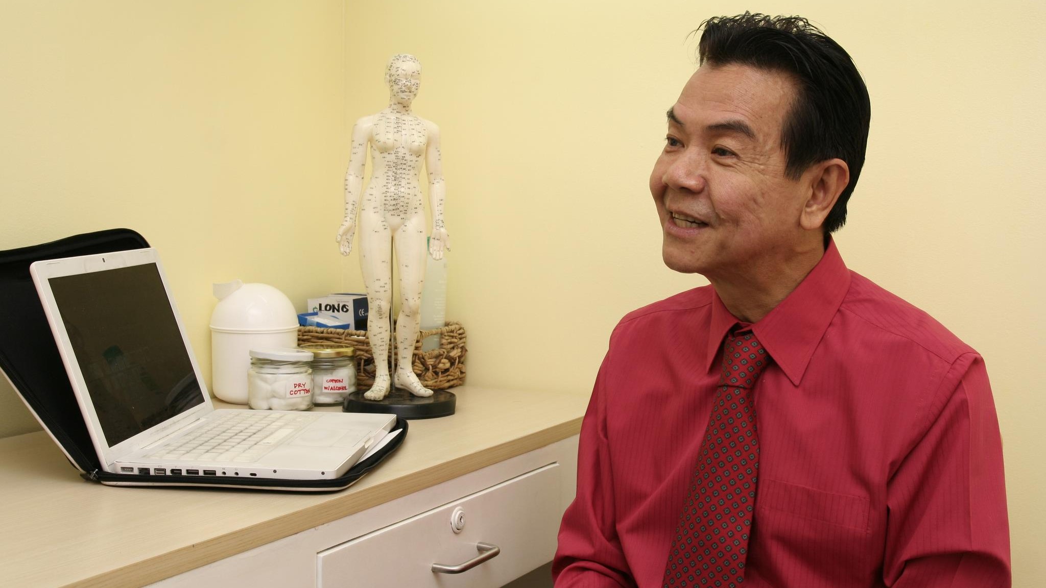 Former DOH chief hails TRO vs PhilHealth