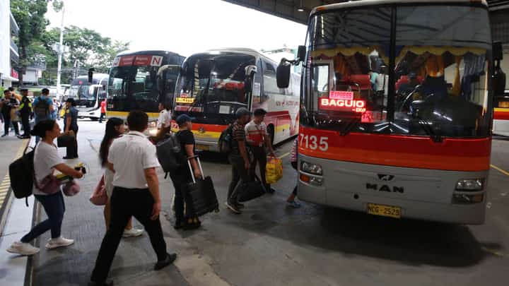 TRIBUNE-31-10-2024-QC-Bus-Passengers