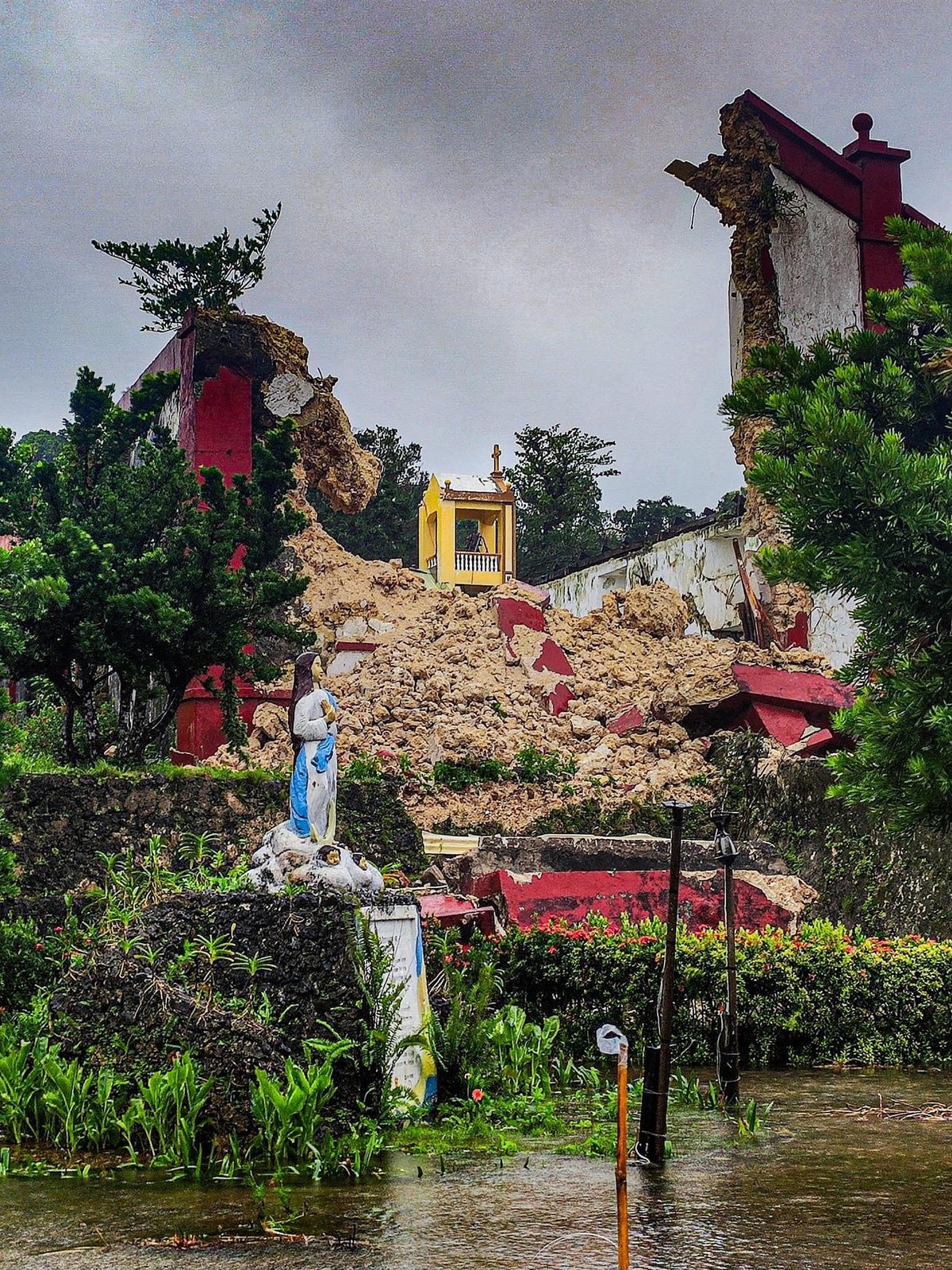 Crumbled Only a person’s faith is left intact by calamitous forces, unlike this damaged Santa Maria de Mayan Church in Itbayat, Batanes.