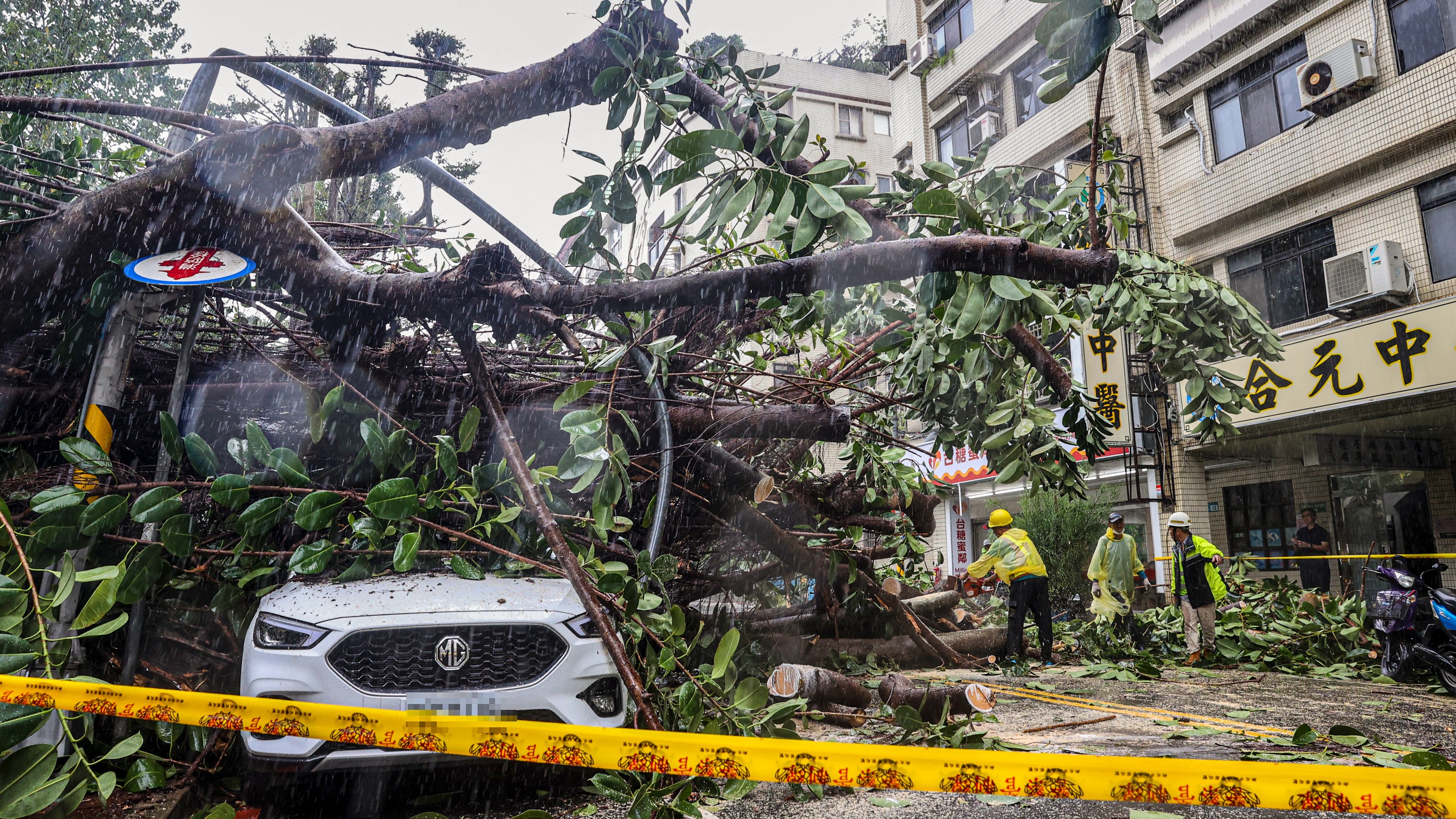 Super typhoon ‘Kong-rey’ makes landfall in Taiwan
