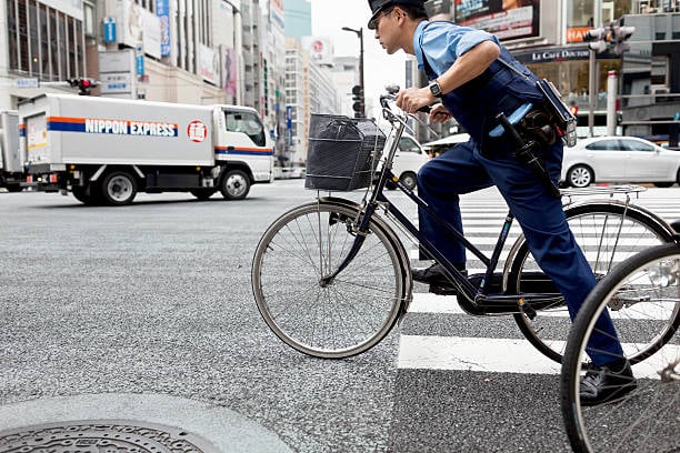 Cyclists risk jail for using a mobile