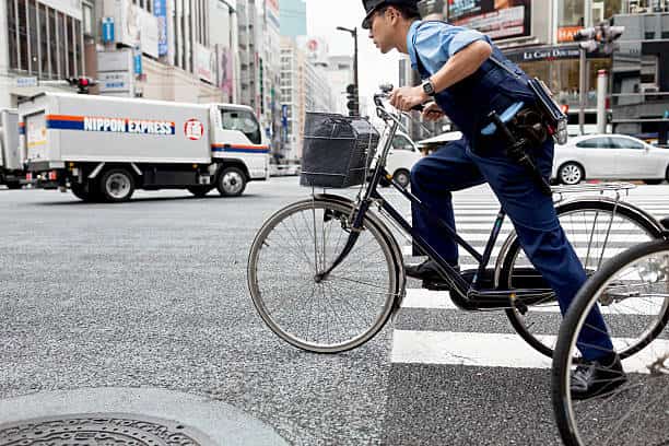 Cyclists risk jail for using a mobile