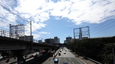 Motorists travel smoothly along EDSA North and Southbound in Quezon City on Friday, 1 November, 2024. This scene follows World Cities Day, observed annually on 31 October to promote sustainable urbanization worldwide.