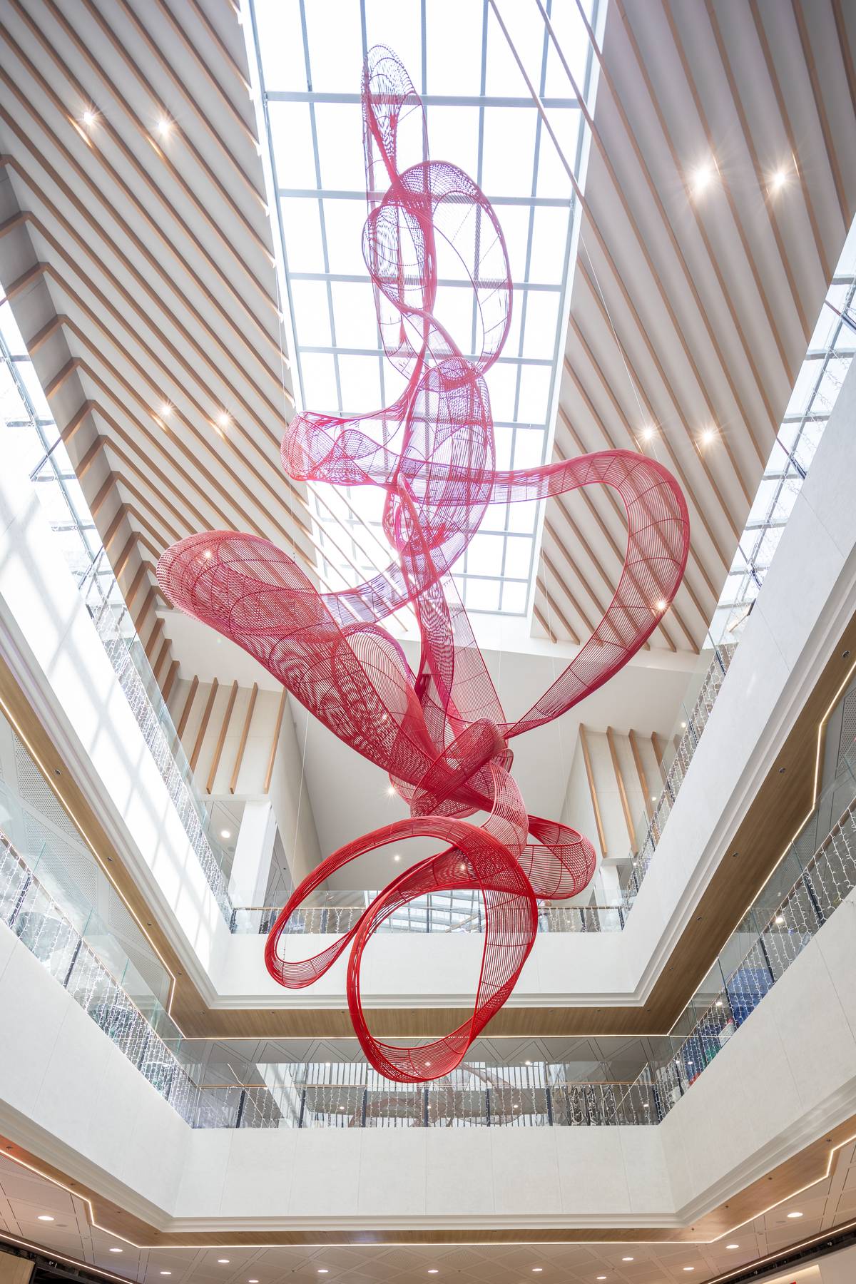 A large installation of Cebu’s multi-awarded artist Kenneth Cobonpue’s ‘Linya’ welcomes mall guests.