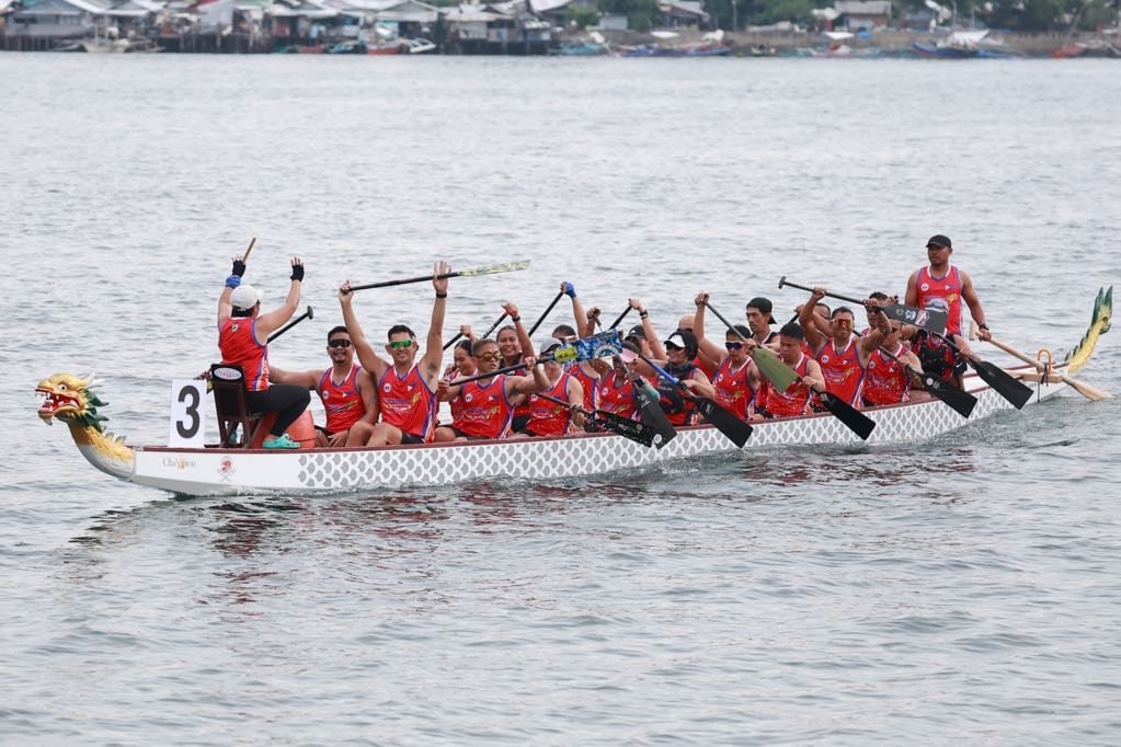 The Philippine team is making waves in the ICF Dragon Boat World Championships Friday at the world-class course overlooking the Puerto Princesa Baywalk.