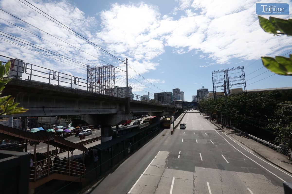 Motorists travel smoothly along EDSA North and Southbound in Quezon City on Friday, 1 November, 2024. This scene follows World Cities Day, observed annually on 31 October to promote sustainable urbanization worldwide.