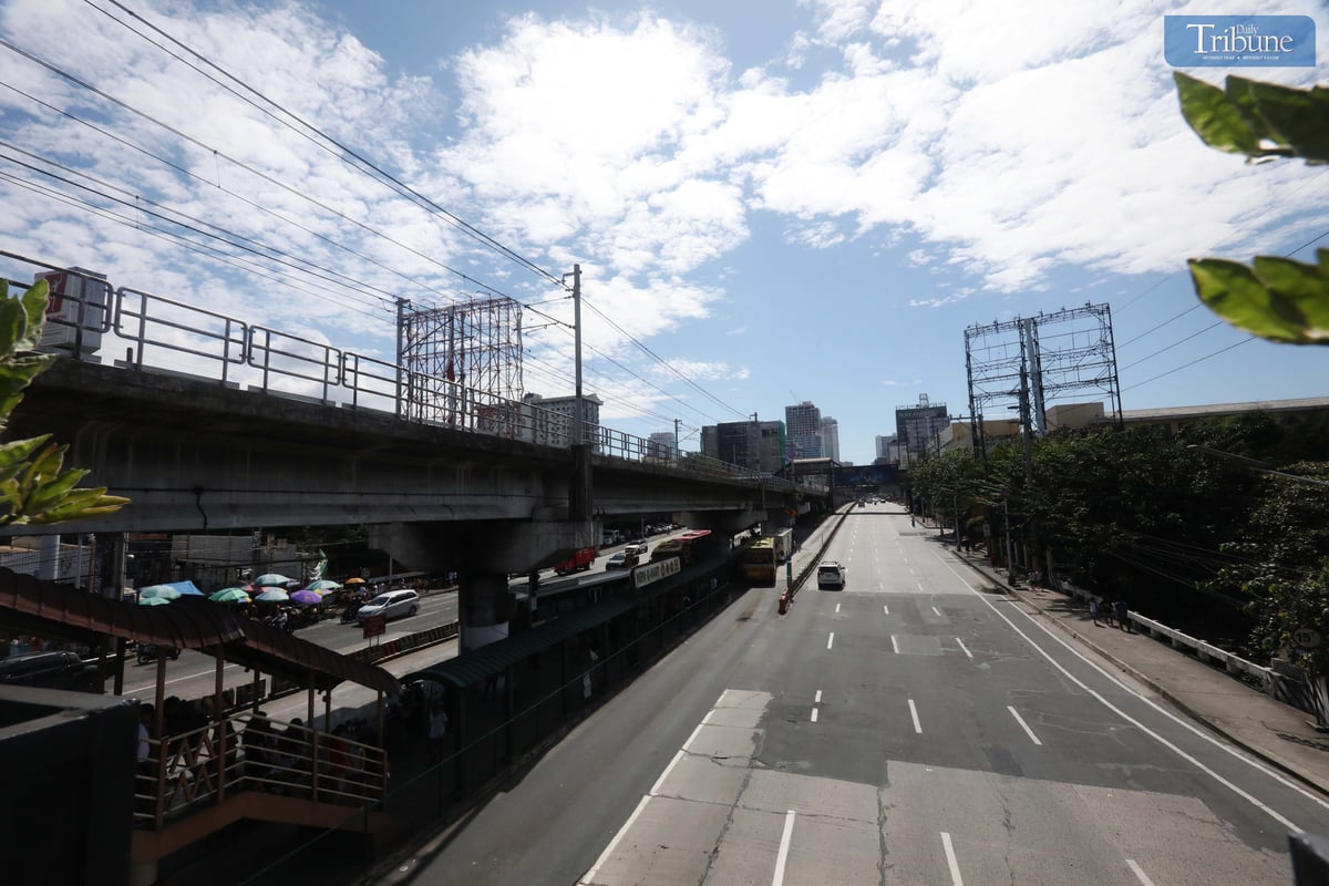 Motorists travel smoothly along EDSA North and Southbound in Quezon City on Friday, 1 November, 2024. This scene follows World Cities Day, observed annually on 31 October to promote sustainable urbanization worldwide.
