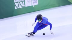Speed skater Groseclose pockets bronze