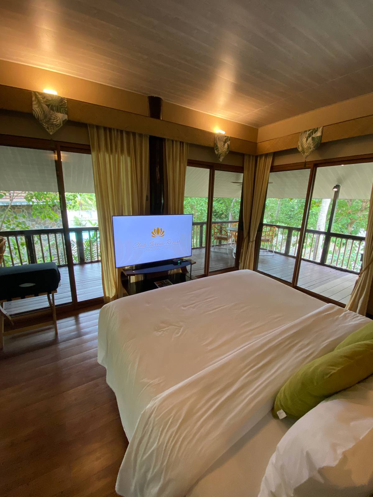 A relaxing stay at the treehouse.