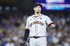 Snell opts out of Giants contract
