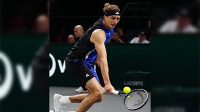 Zverev keeps Paris bid alive