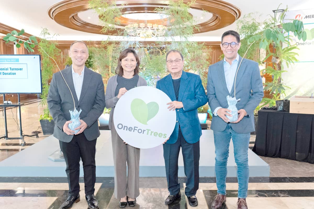 PRESERVING THE PLANET. Meralco Chairman and CEO Manuel V. Pangilinan (second from right) leads the acceptance of tree seedlings from Communications Electrical Equipment & Supply Co., Inc. (Celeasco) President Natalie G. Siy. The donated seedlings will form part of Meralco’s greening initiative under the One For Trees and PowerPlants environmental programs. Seen in the photo as well are One Meralco Foundation President Jeffrey O. Tarayao (left) and Meralco First Vice President and Chief Sustainability Officer Raymond B. Ravelo (right).