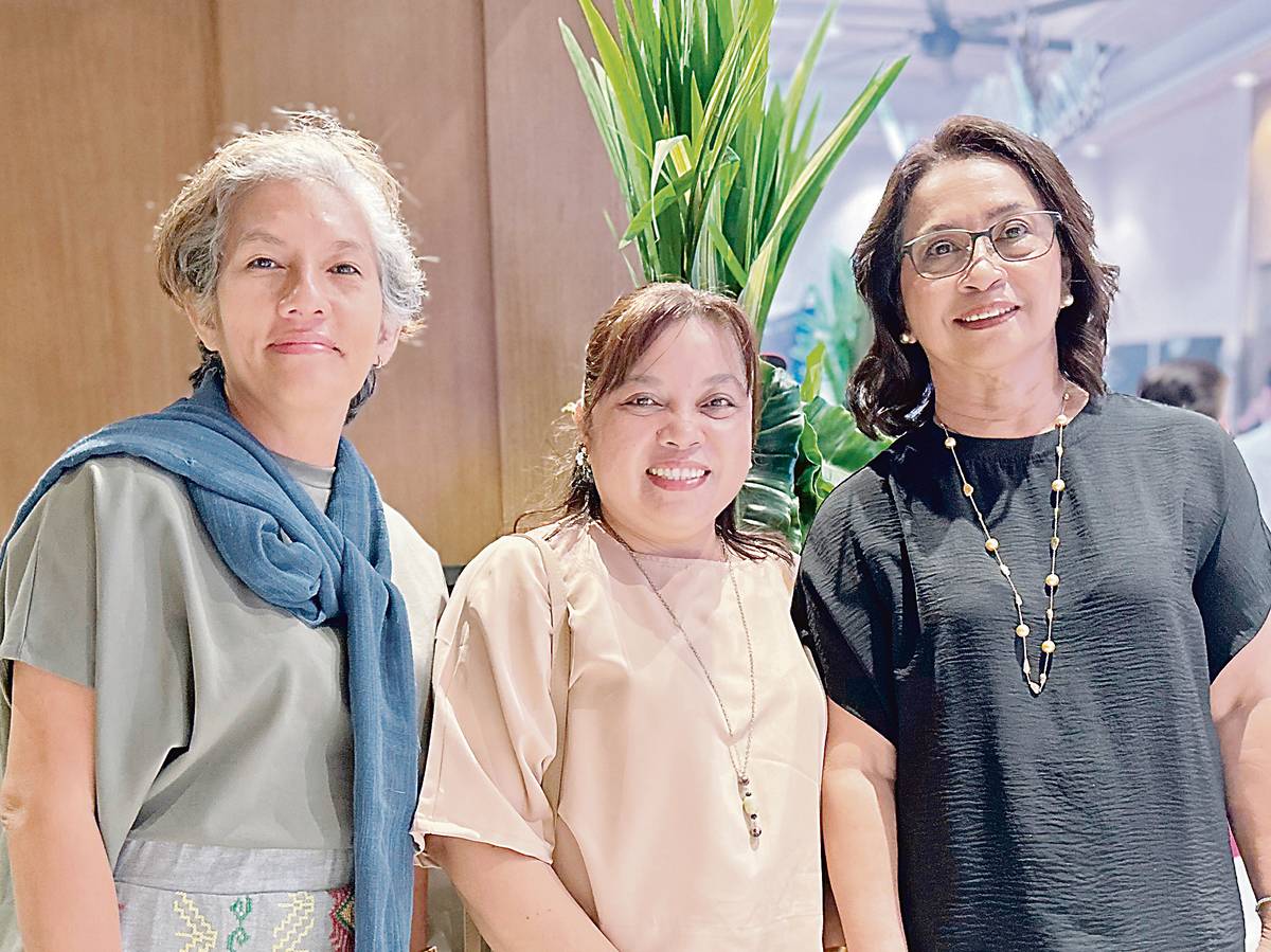 Juvenal Fernandez, Marian Mahinay, and Mindanao Trade Expo Foundation Inc. president Dr. Rosevic del Rosario-Cembrano.