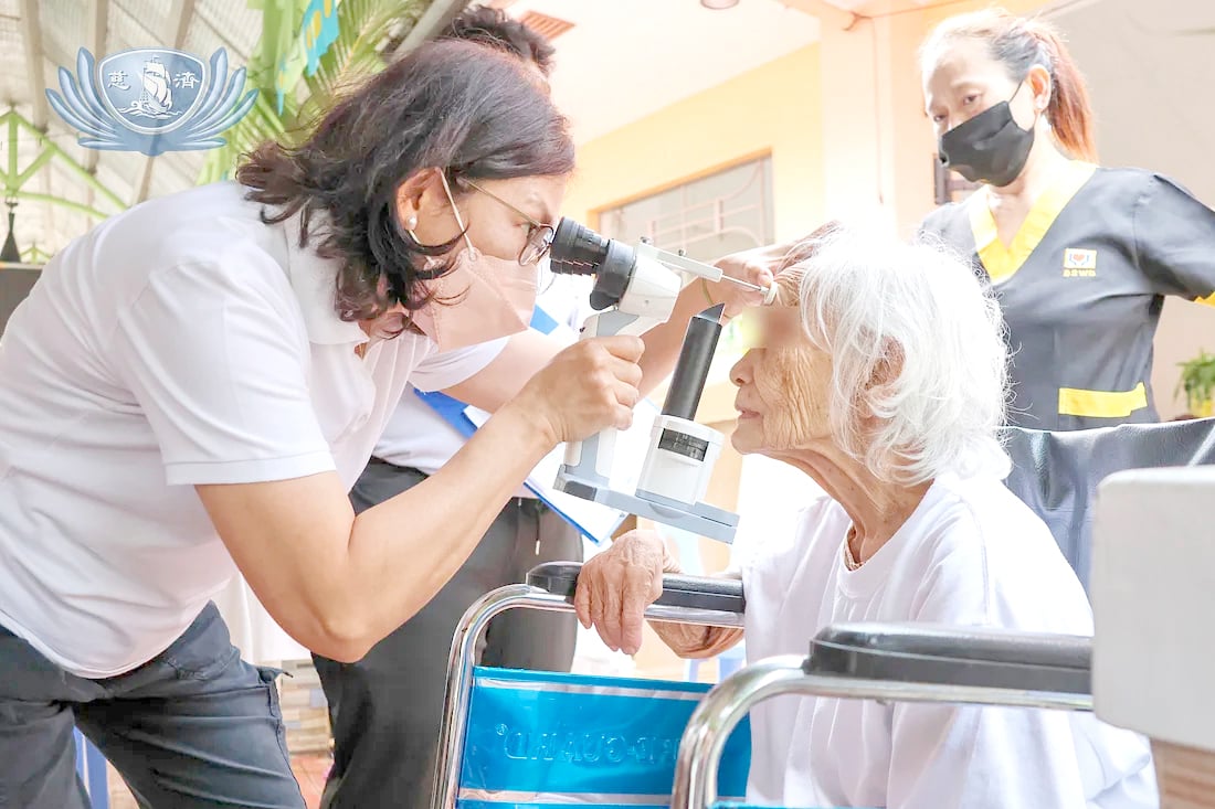 ‘Golden’ eye check benefits elderly