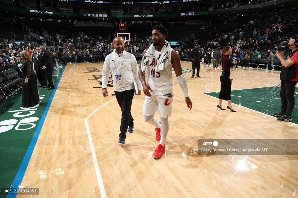 Mitchell magic as Cavs sink Bucks to stay perfect