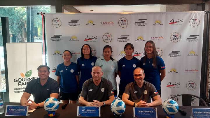 National team coach Vic Hermans (seated, middle) believes that they have what it takes to rule the ASEAN Women’s Futsal Championship starting 16 November at the Philsports Arena. Also shown are PFF president John Gutierrez (left), national team manager Danny Moran (right) and players Lani Ortillo, Jada Biciero, Mykaela Abeto, Isabella Bandoja and Catherine Graversen.