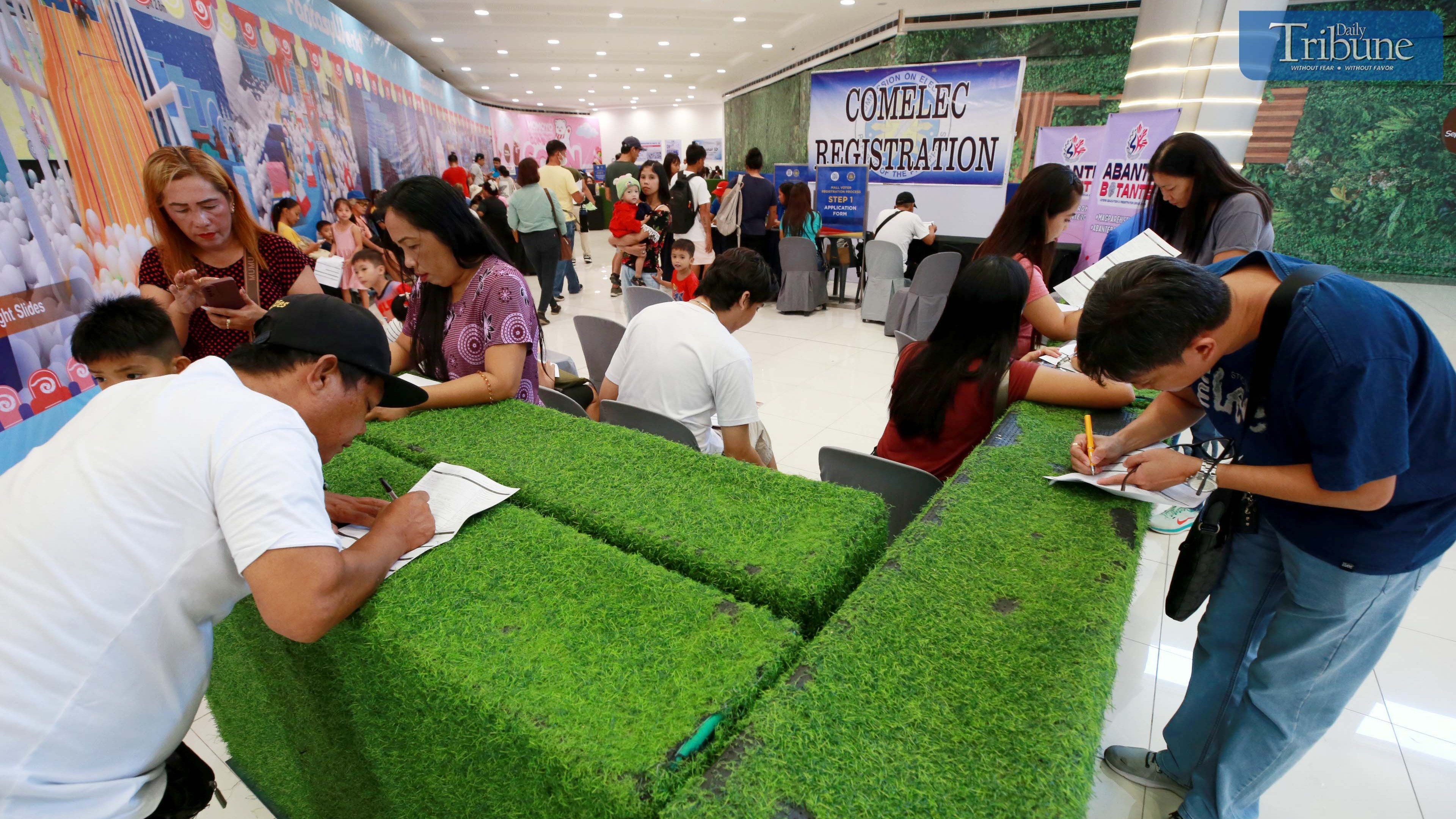 Comelec sees mall voting to bring in more voters