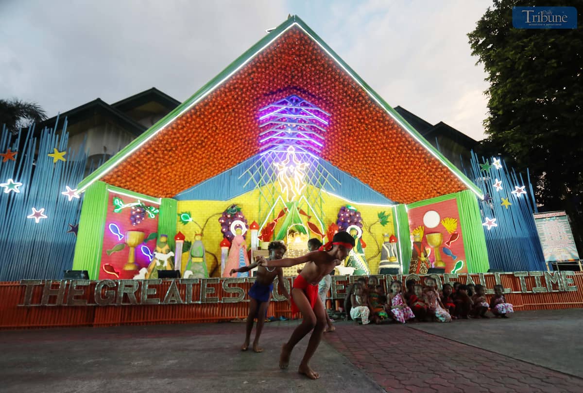 Pupils from Maasin Community Elementary School in San Clemente, Tarlac, perform the Talipe dance during the opening of the 17th Belenismo sa Tarlac on Tuesday night, 5 November 2024.