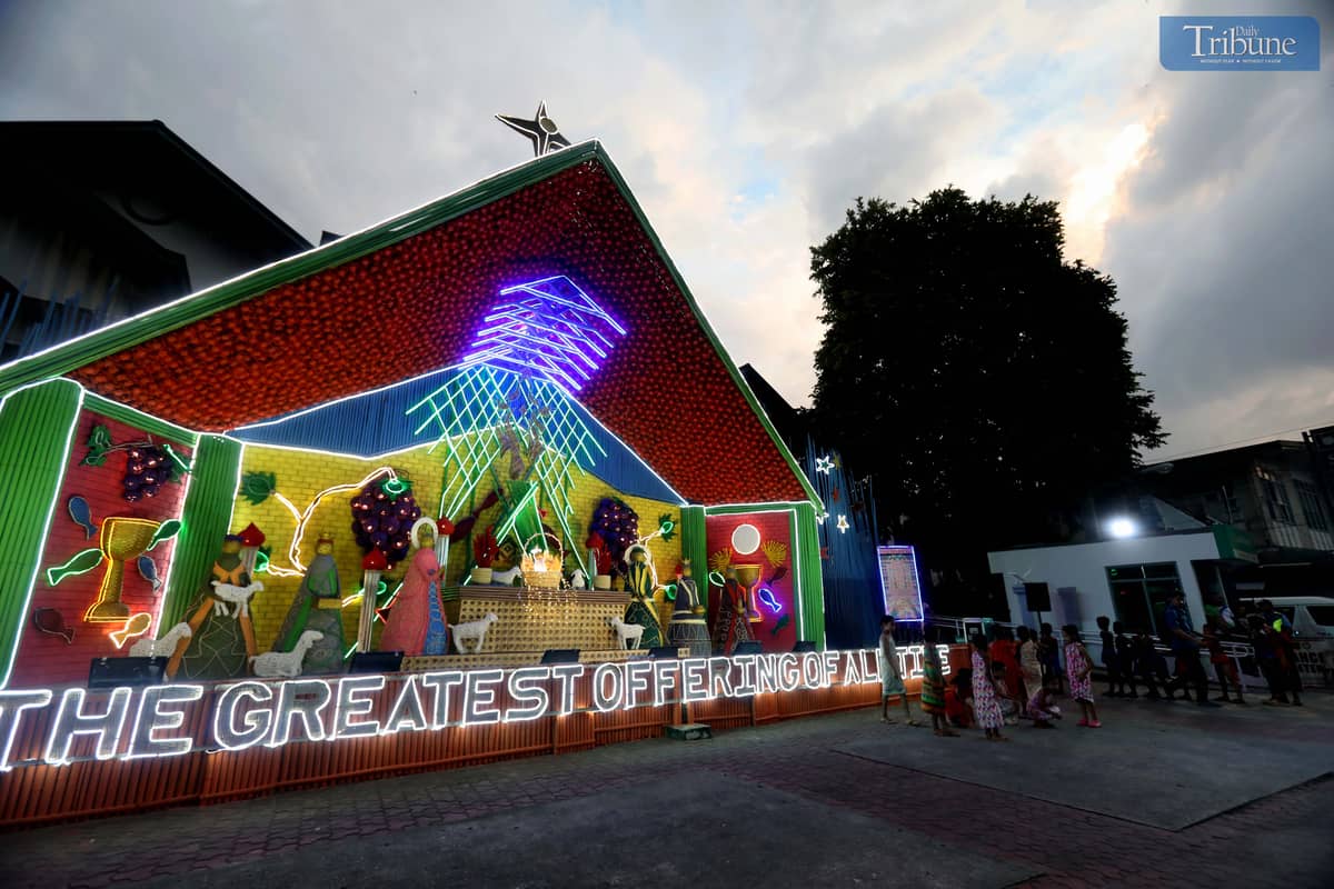 Pupils from Maasin Community Elementary School in San Clemente, Tarlac, perform the Talipe dance during the opening of the 17th Belenismo sa Tarlac on Tuesday night, 5 November 2024.