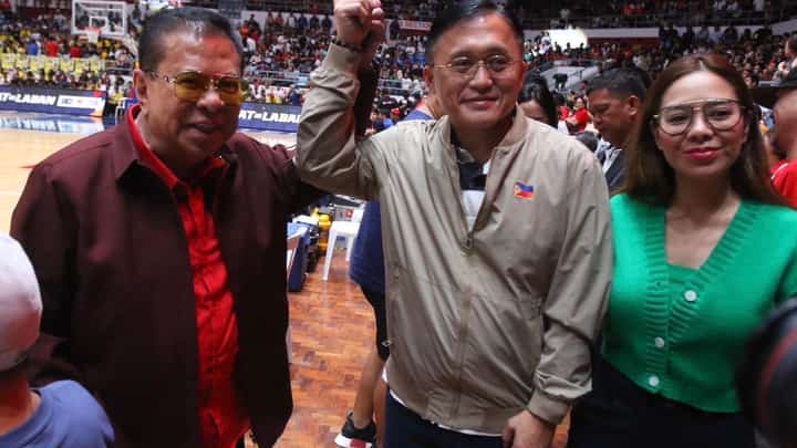 (FILE PHOTO) Former Ilocos Sur Gov. Chavit Singson (left) and Sen. Bong Go (middle) want to see the PBA Governors’ Cup best-of-seven finals series between Barangay Ginebra and TNT Tropang Giga to extend to a deciding Game 7. Also shown is Singson’s daughter, Ako Ilocano Ako Partylist Rep. Richelle Singson.