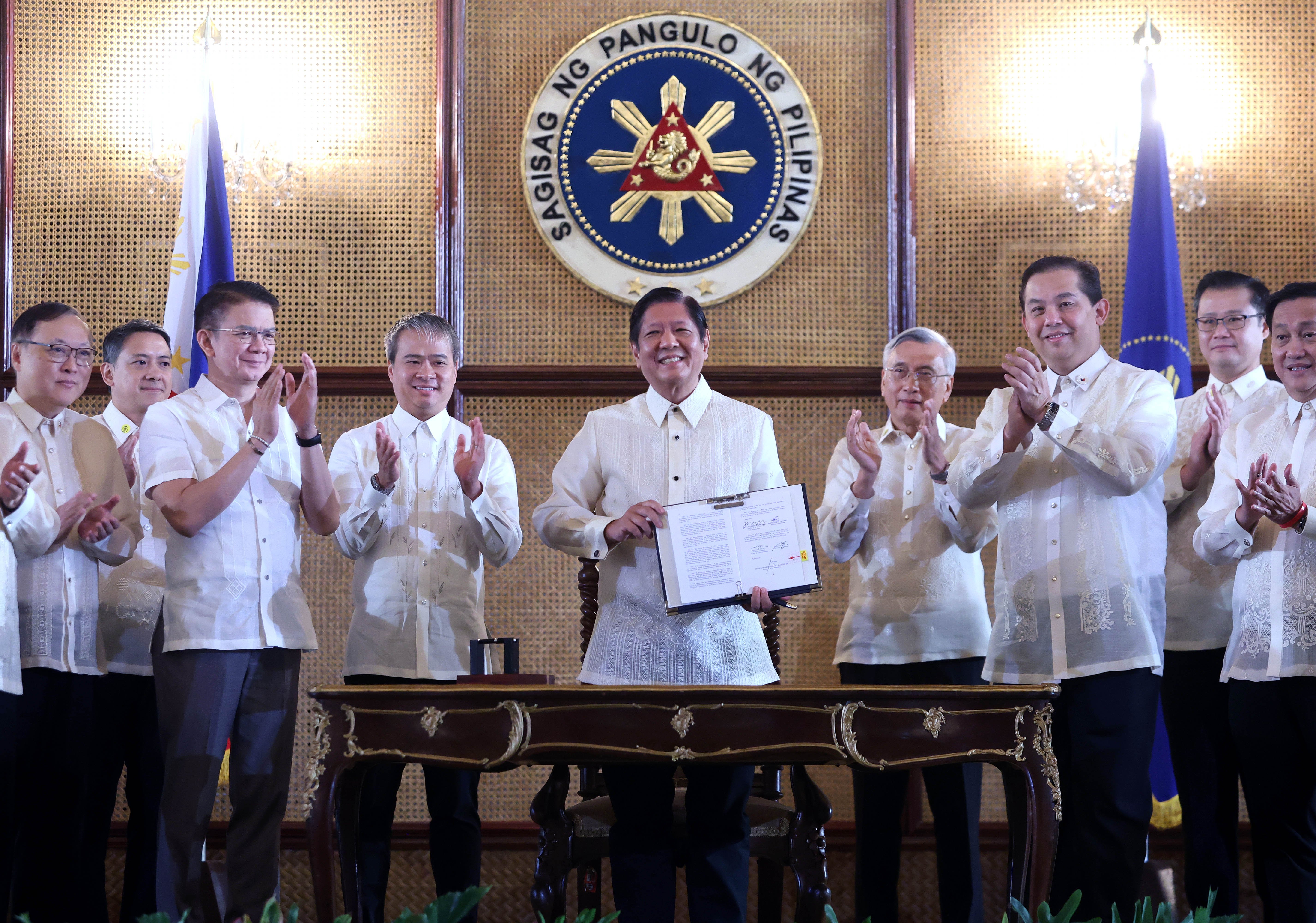 Marcos signs law addressing labor challenges