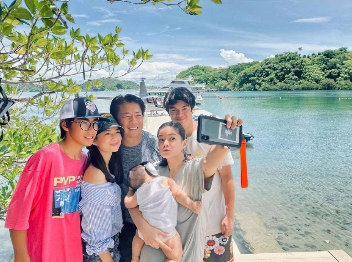 Willie Revillame bonds with children and apos.
