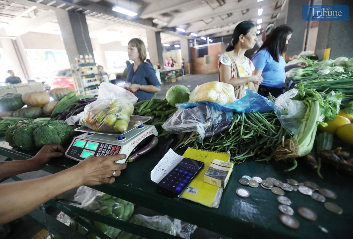 People buy vegetables at the lowest prices at the National Irrigation Administration (NIA) Kadiwa store in Quezon City.