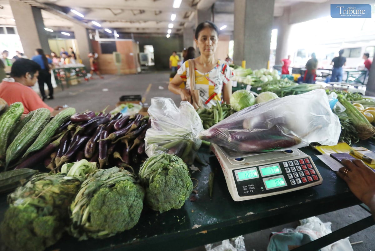 People buy vegetables at the lowest prices at the National Irrigation Administration (NIA) Kadiwa store in Quezon City.