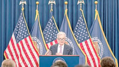 Fed slashes rates; index stays weak