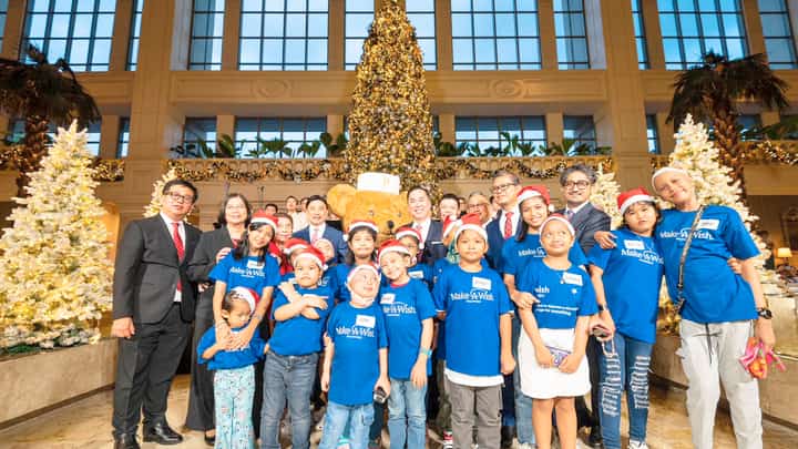 Make-A-Wish Foundation kids with The Peninsula managing director Kevin Tsang and the hotel’s executive committee and Pen Bear.
