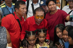 Chavit Singson vows support for jeepney operators amid modernization push