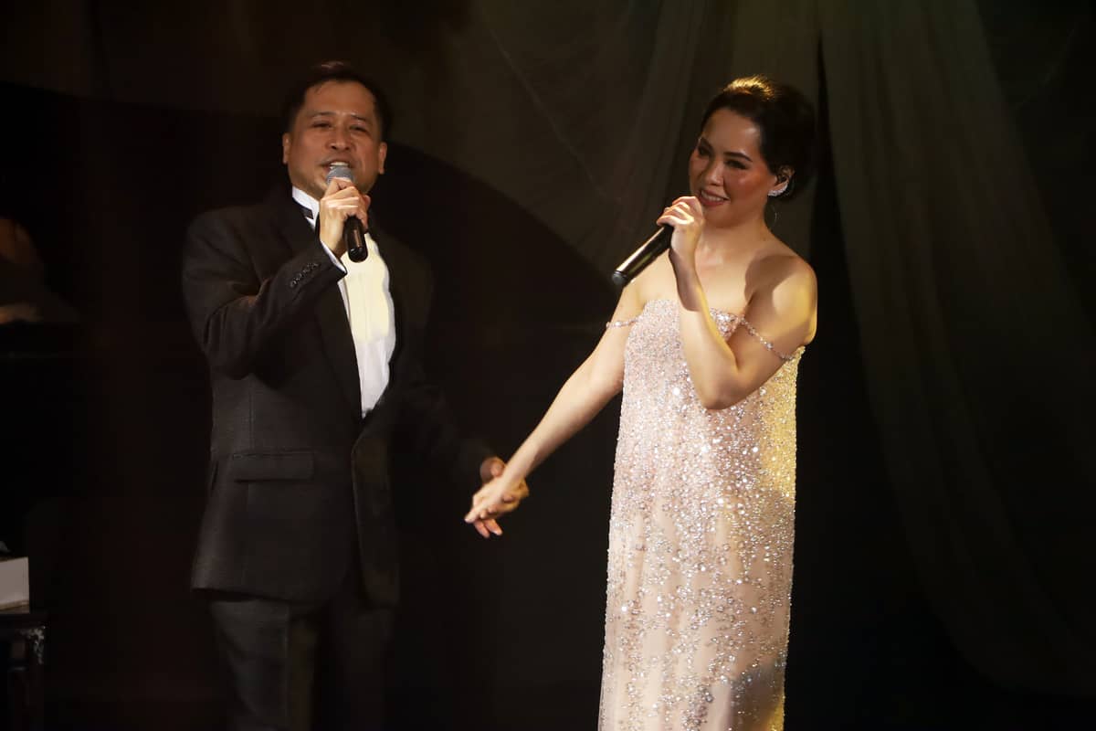 The superstar with husband Lorenz Martinez.
