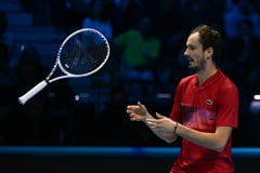 Medvedev loses cool, makes early ATP Finals exit