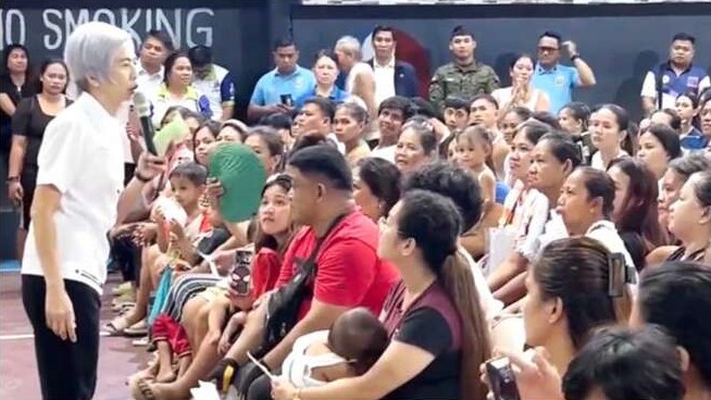 Barangay Aroma fire victims receive aid