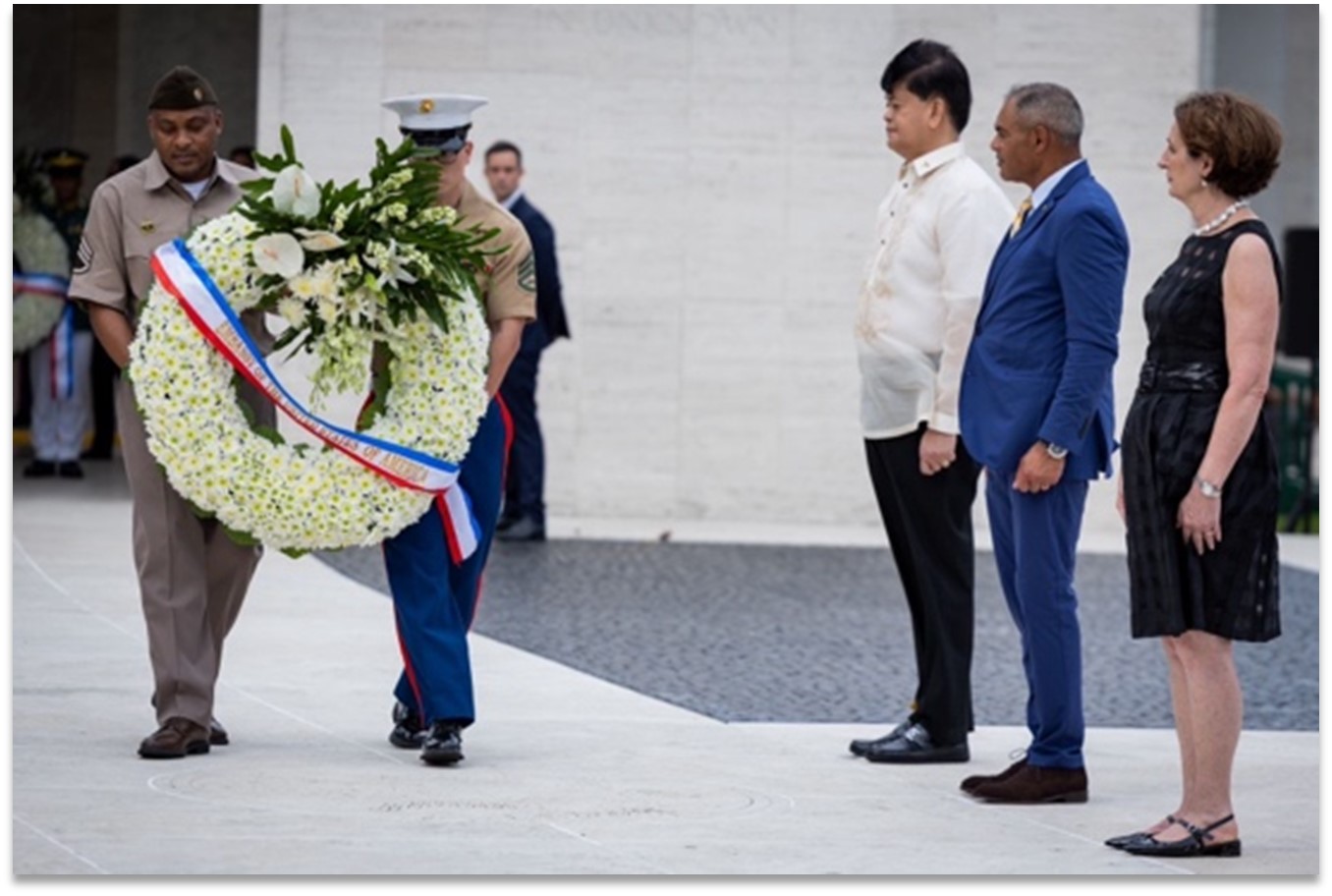 UNITED States Ambassador to the Philippines MaryKay Carlson (right), along with American Battle Monuments Commission Chairman Michael Garrett, and Defense Senior Undersecretary Irineo Espino lay a wreath during the Veterans Day ceremony at the Manila American Cemetery in Taguig City.