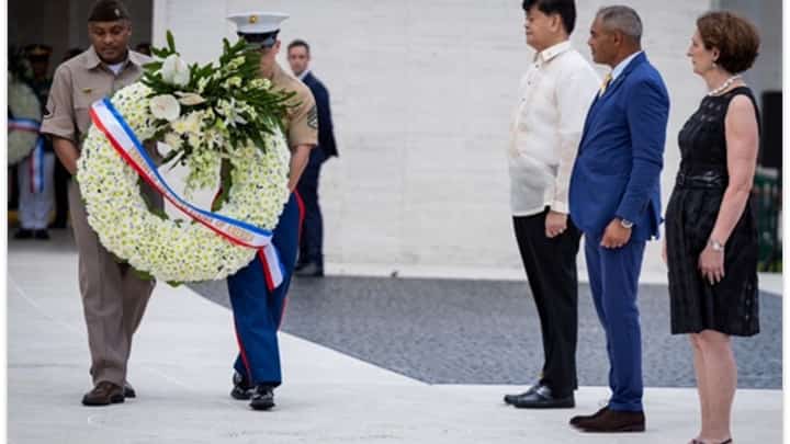 UNITED States Ambassador to the Philippines MaryKay Carlson (right), along with American Battle Monuments Commission Chairman Michael Garrett, and Defense Senior Undersecretary Irineo Espino lay a wreath during the Veterans Day ceremony at the Manila American Cemetery in Taguig City.
