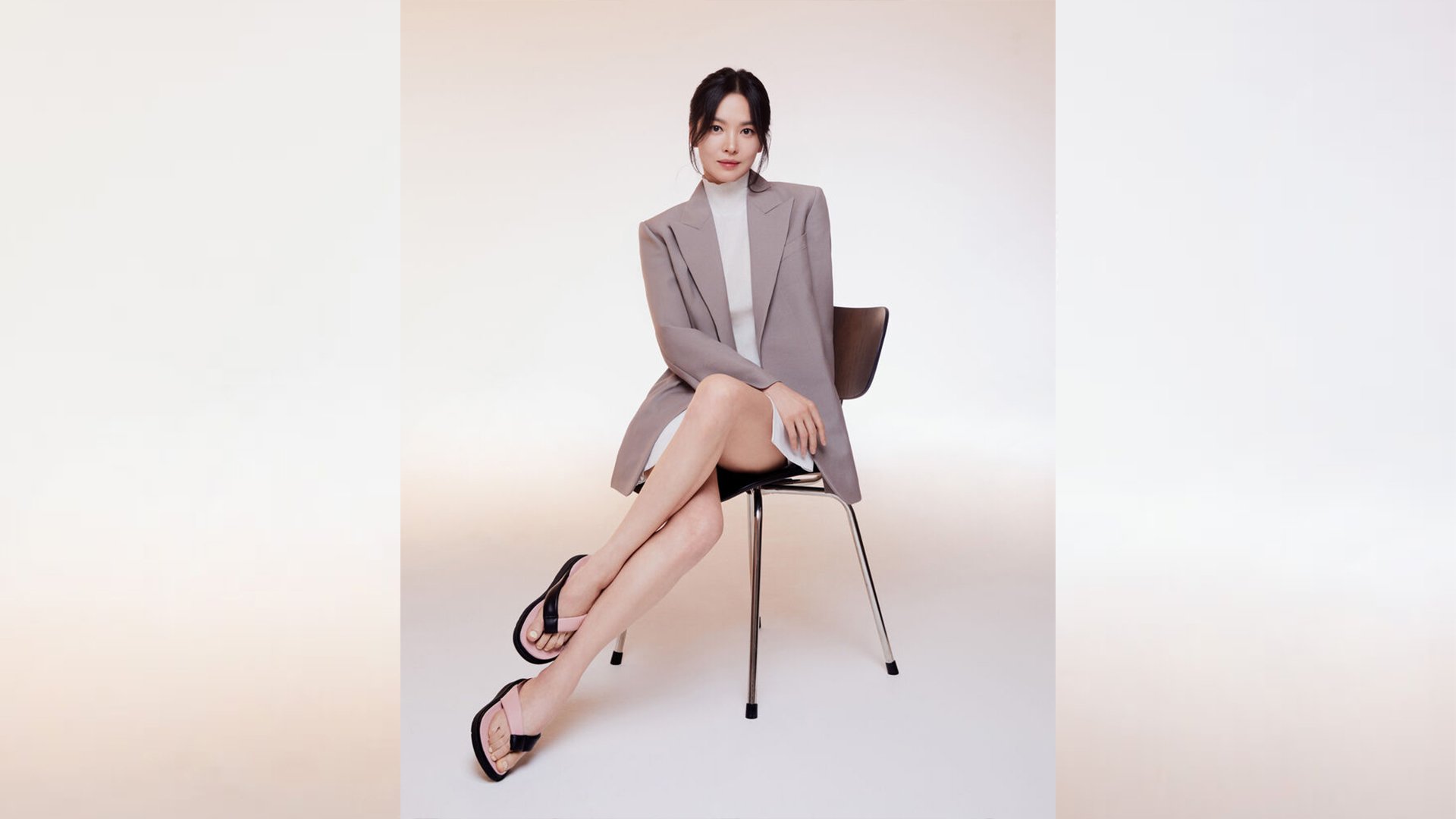 Step out in style with Song Hye Kyo 