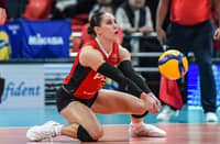 Savi Davison is back with a bang, lifting PLDT to a 25-15, 25-17, 22-25, 25-22 win over Nxled in the PVL All-Filipino Conference on Tuesday at the Philsports Arena.