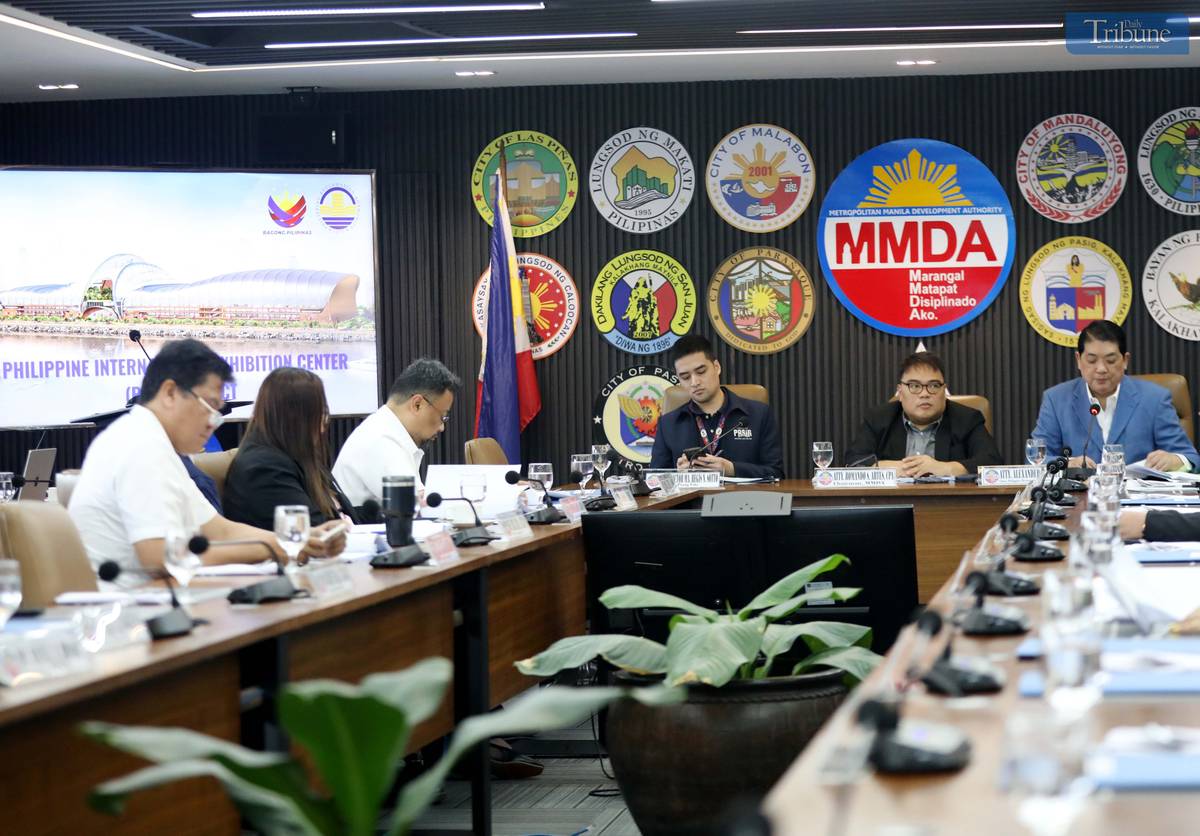 MMDA Chairman Atty. Don Artes, Pasig City Mayor Vico Sotto, and Philippine Reclamation Authority Chairman Atty. Alex Lopez preside over the Metro Manila Council meeting at the MMDA headquarters in Pasig City.